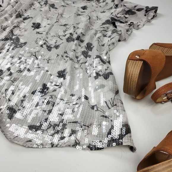 🔴 Badgley Mischka Sequined Grey Silver Floral Top XL - Picture 4 of 15